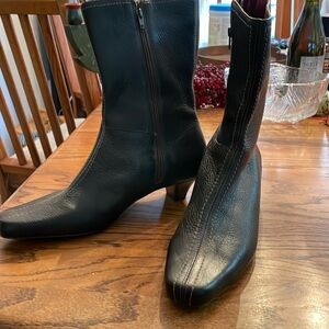 Leather boots with zipper